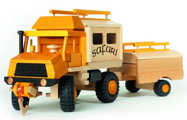 Holzdesign Mankiewicz Uniwood LKW Safari Ansicht 2 Holzdesign Mankiewicz Uniwood LKW Safari Ansicht 2